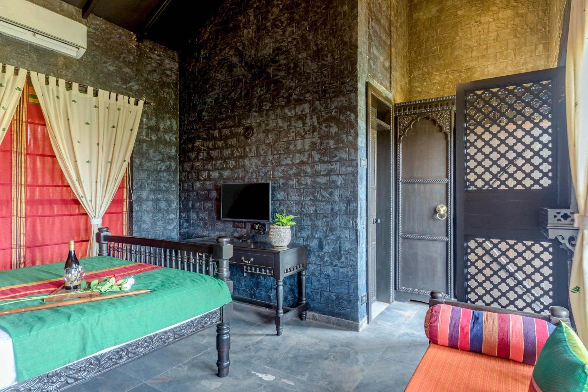 Dio Regaalo Theme Resort, Ratnāgiri Extérieur photo